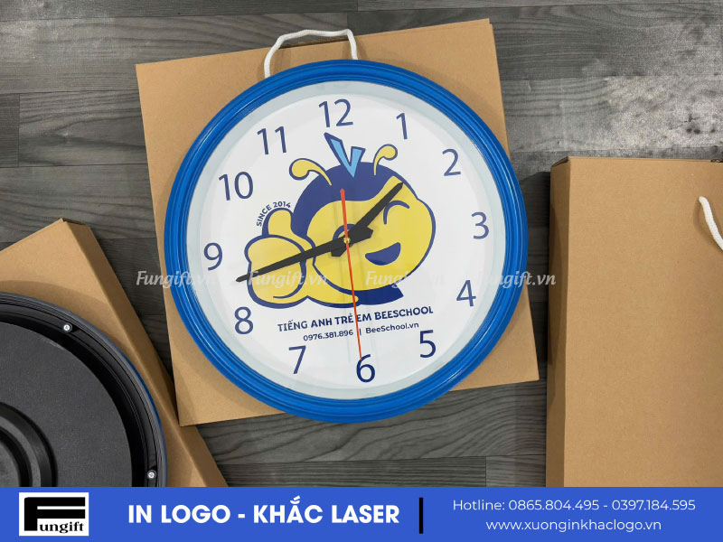 In logo lên đồng hồ treo tường