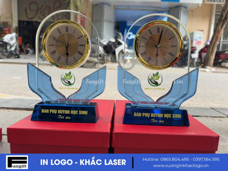 Đồng hồ pha lê để bàn, quà tặng khách hàng, quà tặng doanh nghiệp