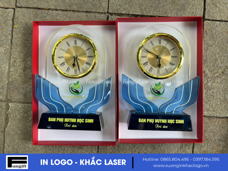 Đồng hồ pha lê kỷ niệm chương