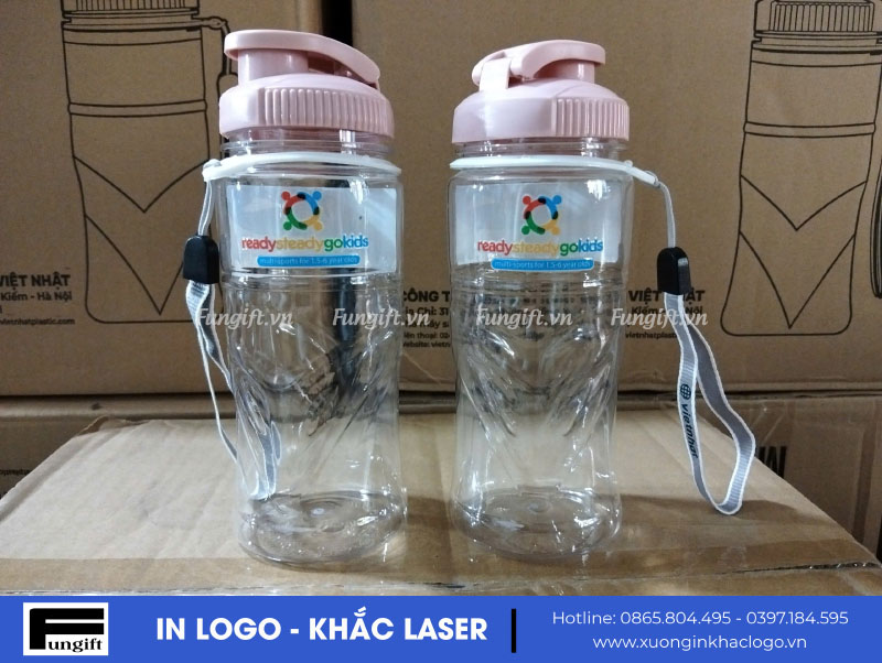 In logo lên bình nước nhựa giá rẻ