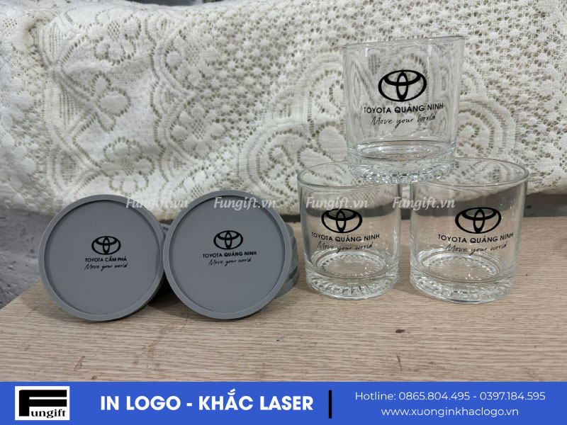 In set cốc thủy tinh kèm lót ly cao su