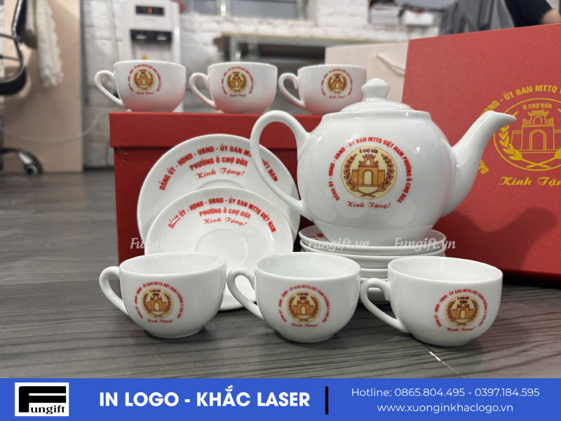 In logo lên bộ ấm chén trà