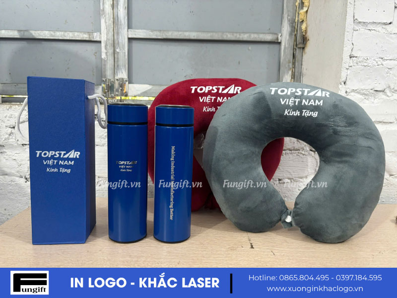 Set quà tặng khách hàng bình nước và gối kê cổ in logo