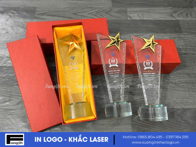 Cúp vinh danh pha lê in logo theo yêu cầu