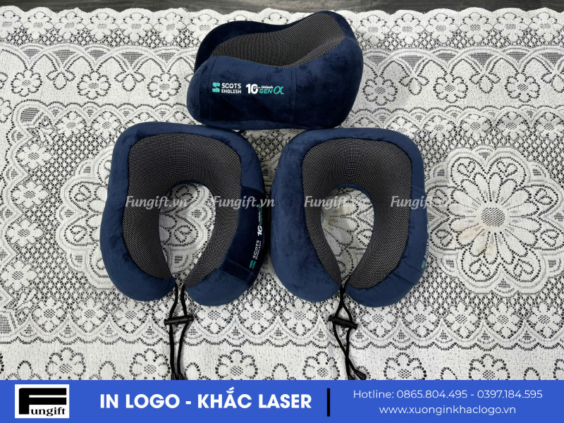 Gối cổ chữ U cao su non in logo